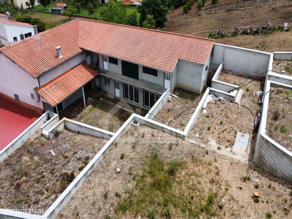 Moradia T5 com anexos e piscina em Figueiró dos Vinhos-40
