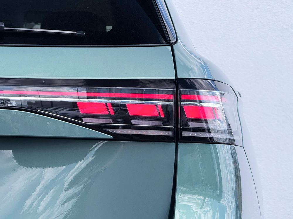 Volkswagen Passat-Variant 2.0 TDI Scr DSG Elegance 150 KM — zdjęcie 3