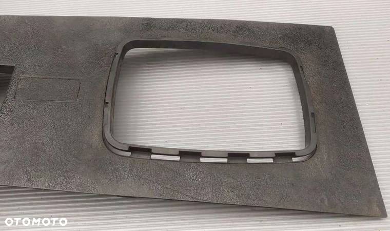 Mercedes-Benz 300 W123 1980 Panel tunelu lewarka - 6