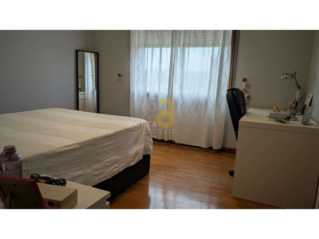 Moradia de 4 Frentes | 320 m² de Construção | Terreno com 496 m² | ...-11