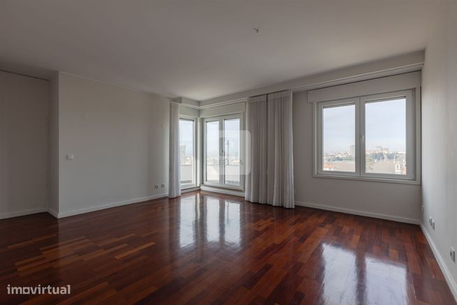Apartamento T4 com Varanda de 31m2 e vista mar em Matosinhos-6