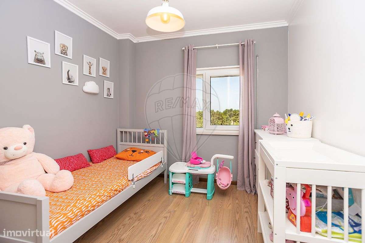 Apartamento T3 com box e varanda para Venda-31