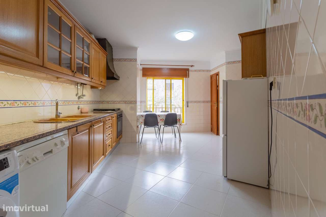 Amplo Duplex T2+1 na Charneca da Caparica | Sol & Mar - Grande imagem: 5/31