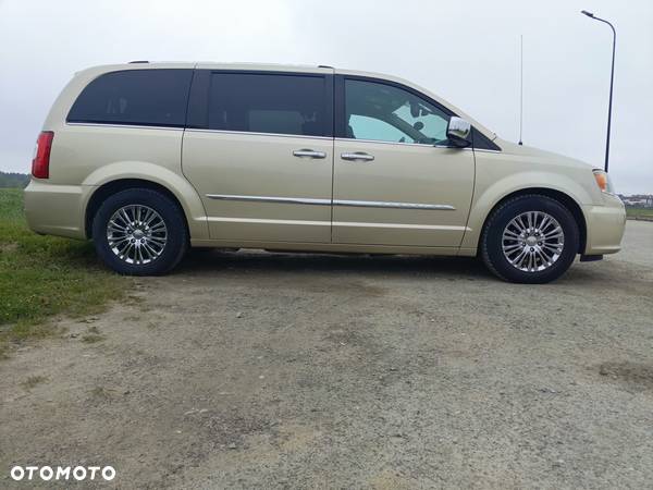Chrysler Town & Country 3.6 Limited - 9