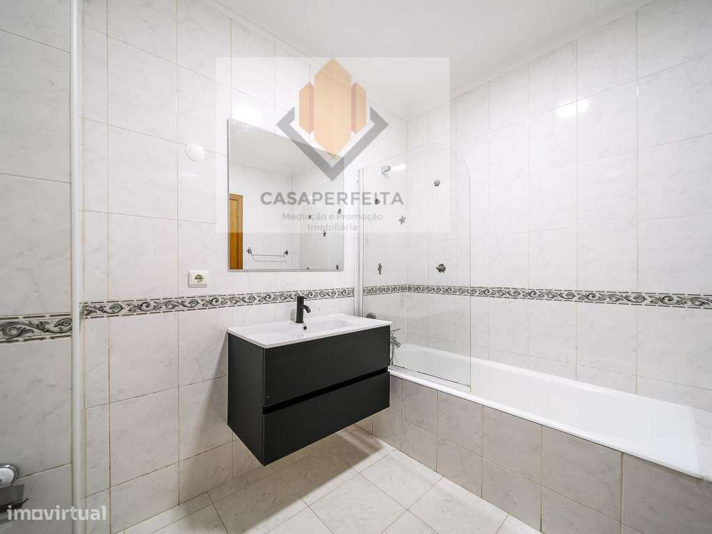 Fabuloso Apartamento T3 de 3 Frentes com Varanda e Box - Avintes-21