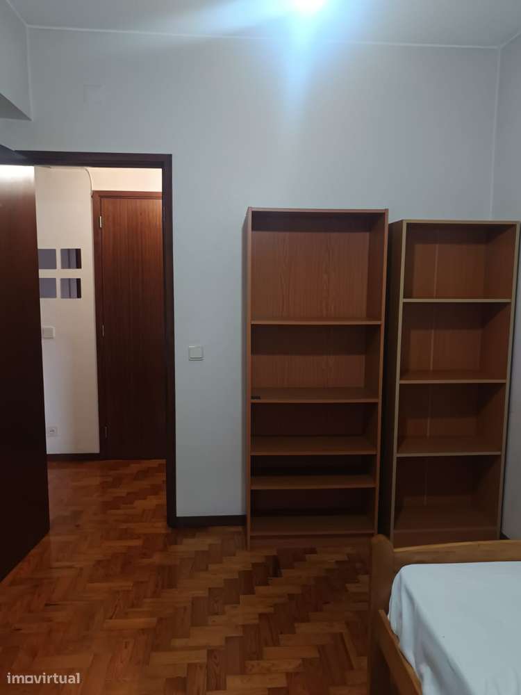 Apartamneto T2 transfroamdo em T3 mobilado e equipado - Grande imagem: 5/10