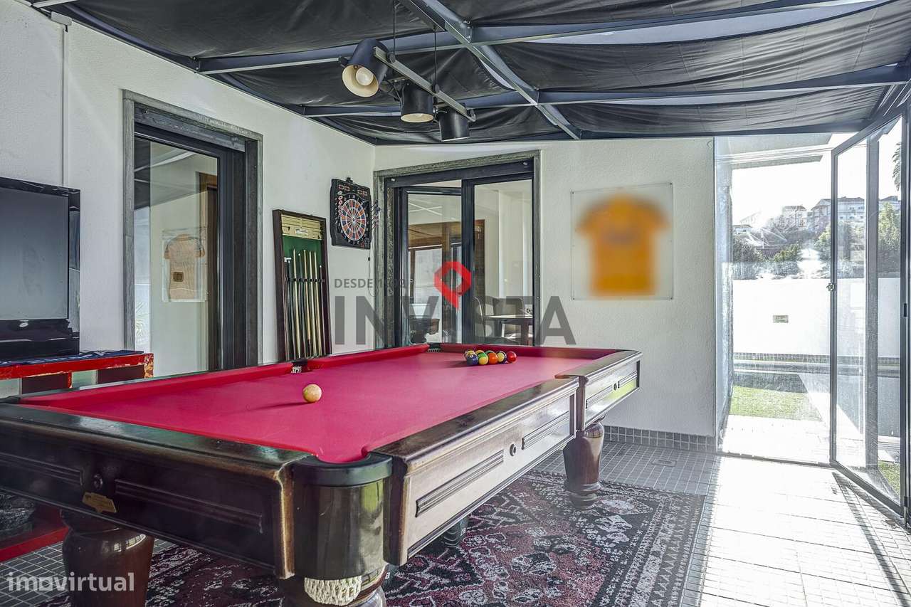 Moradia no Centro de Alverca com piscina-12