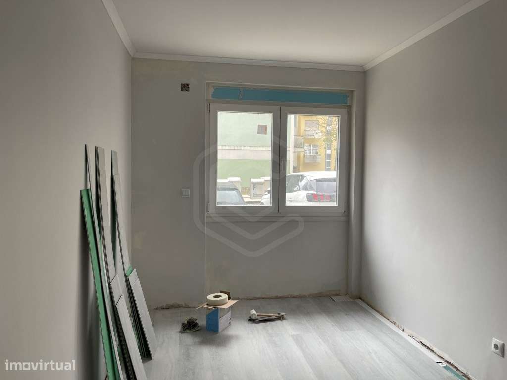 T2 totalmente renovado, 2 frentes solares em Benfica junto ao Colombo - Grande imagem: 3/11