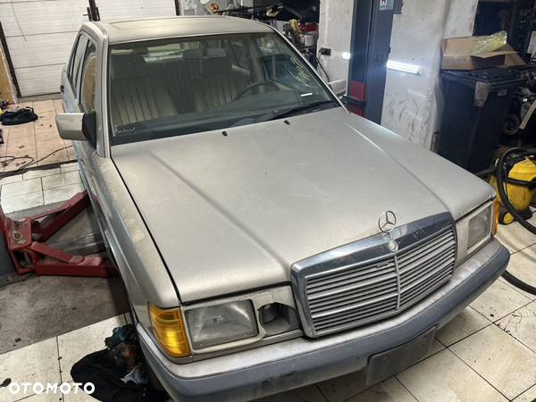 Mercedes-Benz W201 (190) - 2