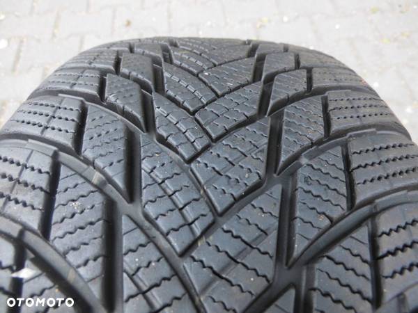 OPONA BRIDGESTONE BLIZZAK LM001 205/60 16 92H - 2