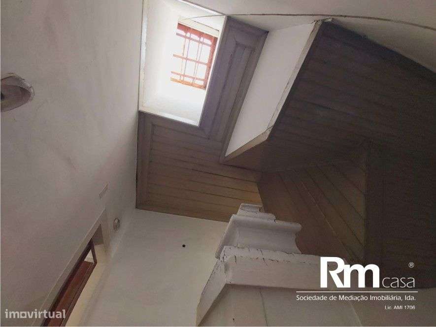 Magnifico prédio devoluto na Rua da Sofia, Largo do Terreiro da Erva-28