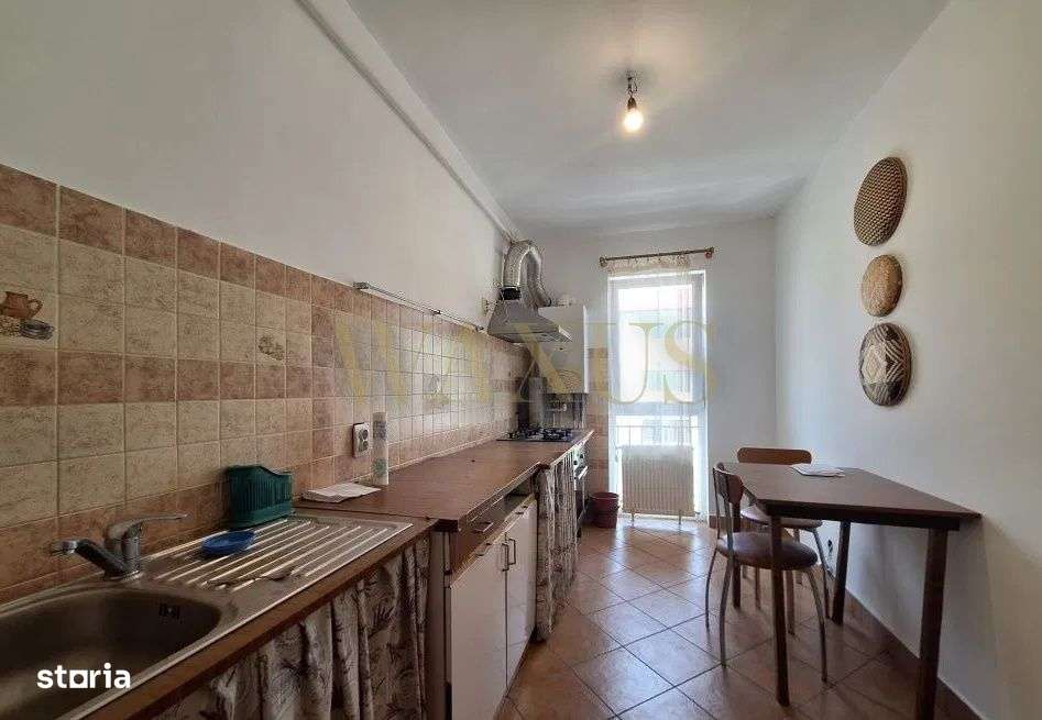 Apartament cu 2 camere, balcon, parcare, zona porii - Imagine principală: 2/8