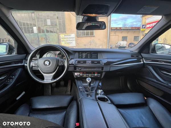BMW Seria 5 525d Touring - 14