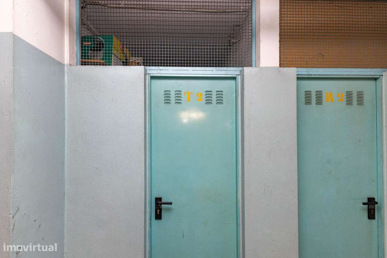 T3 Último Piso c/ Varanda, Garagem e Arrumos. Av. Altino Coelho,...-30