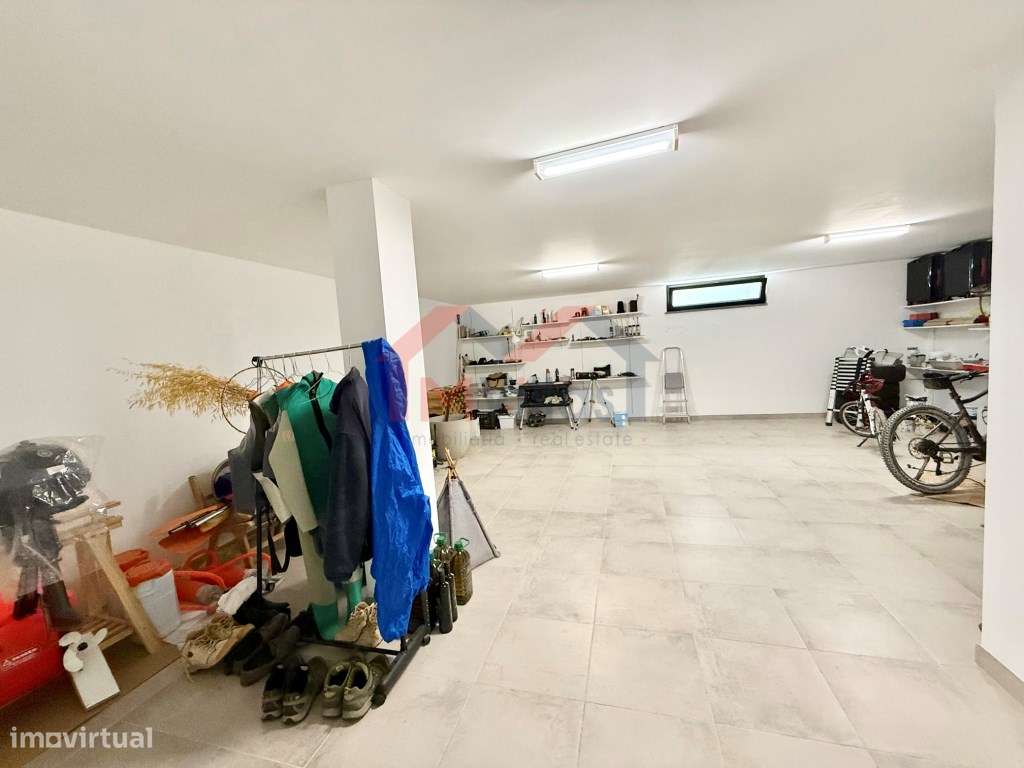Moradia V4 com vista campo e piscina em Pechão - Olhão-37