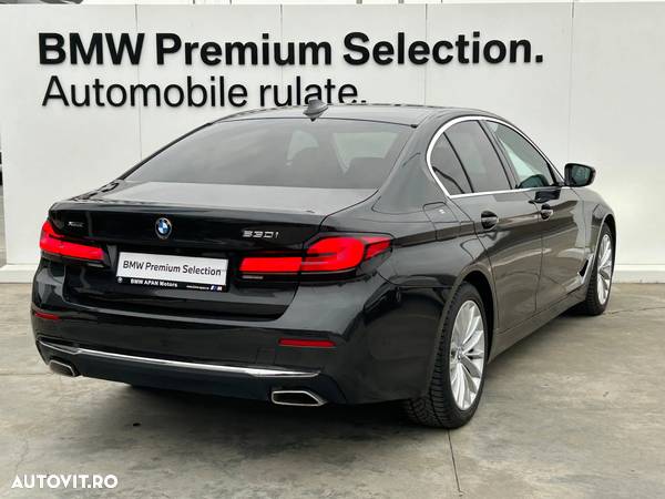 BMW Seria 5 530i xDrive MHEV - 4