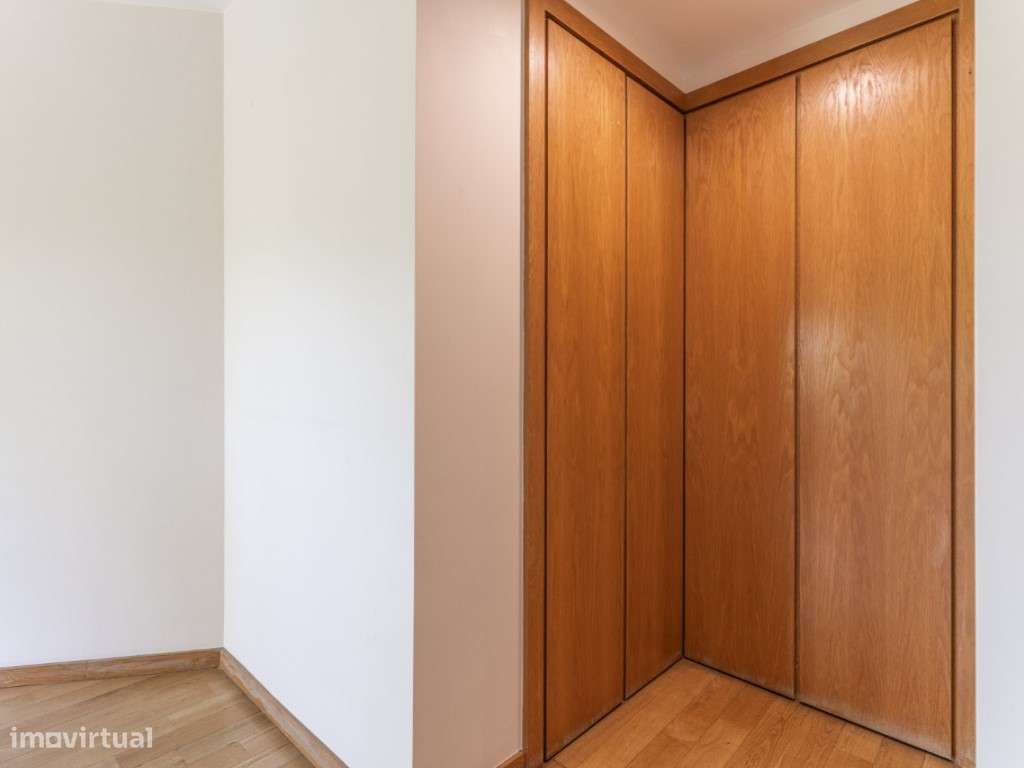 T3 com garagem e varanda com 23m2 - Colinas do Cruzeiro, Odivelas-13