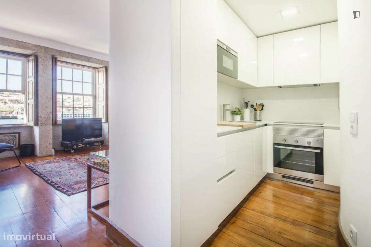 Apartamento com 1 quartos - localizado em São Nicolau Porto - Grande imagem: 4/9