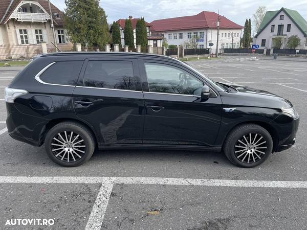 Mitsubishi Outlander 2.0 4WD Plug-In Hybrid - 6