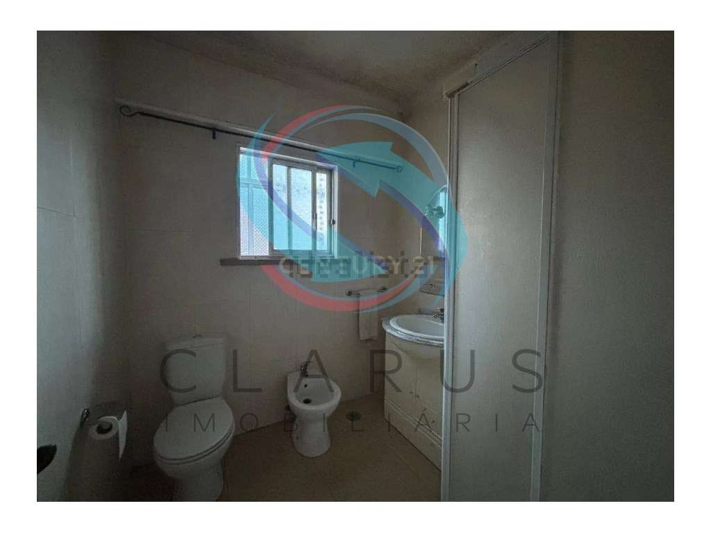 APARTAMENTO T2 EM REMODELAÇÃO TOTAL - TORRE DA MARINHA-6