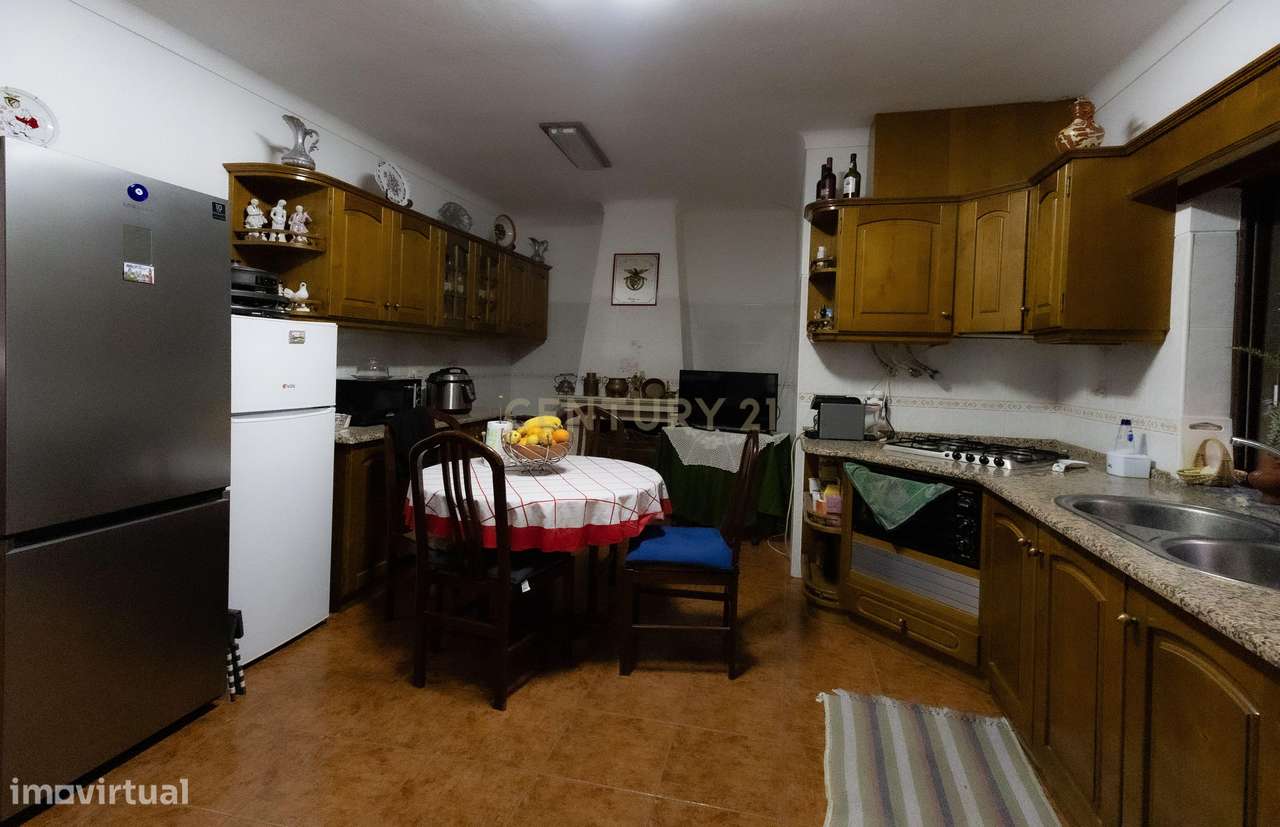 Moradia T3 com quintal, garagem e anexos no centro de Ervidel-33