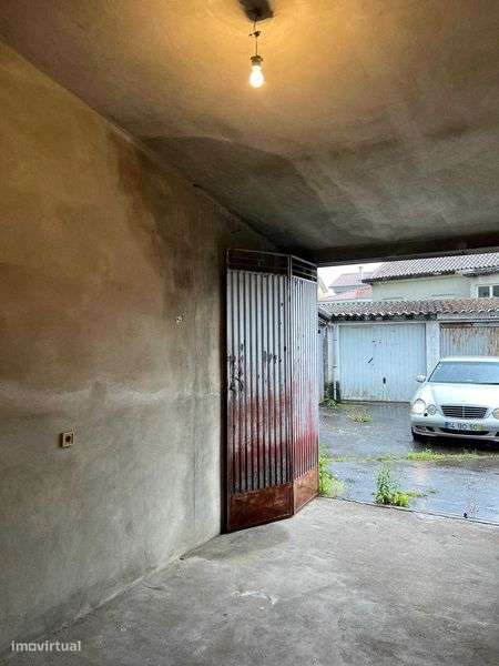 Garagem coberta em recinto fechado vende-se - Grande imagem: 4/10