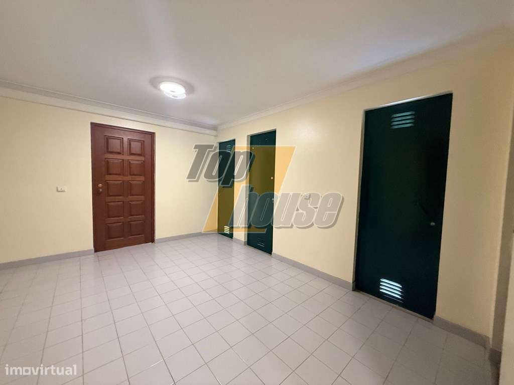 Apartamento T3 com arrecadação - Parque da Paz-23