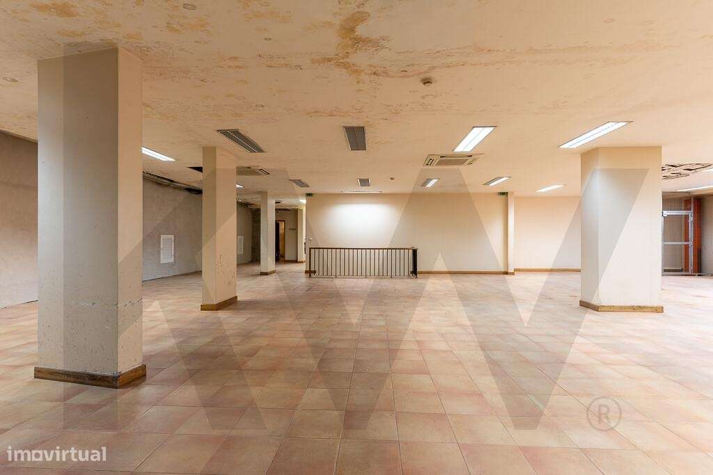 Armazém com Escritórios à Venda no Centro do Funchal – Localização Pri - Grande imagem: 4/29
