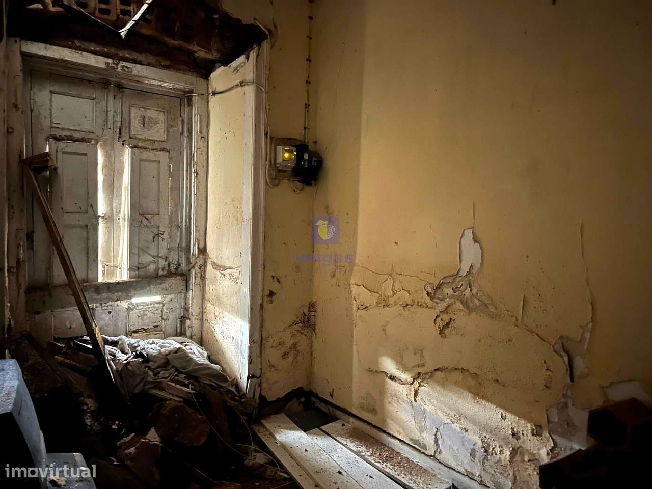 Baixa de Preço !!!! Villa para Recuperação na Labrujeira - Ventosa - A-37