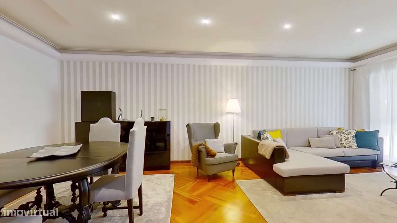 Apartamento T2 em Rio Tinto com varanda e garagem - Grande imagem: 4/18