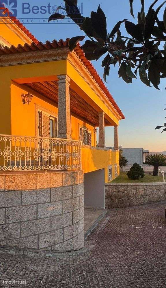 Moradia T4 - 4 Suites - Possib. Permuta - Ribeirão-5
