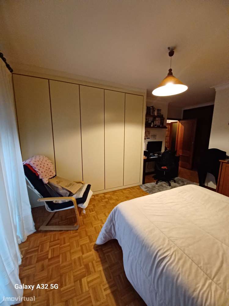 Bom T4 c/ terraço/varandas/nascente poente, a 5 minutos a pé do metro-21