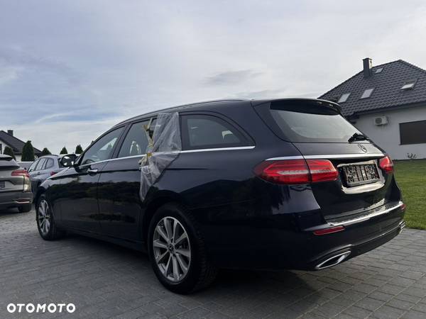 Mercedes-Benz Klasa E 220 d T 9G-TRONIC Exclusive - 22