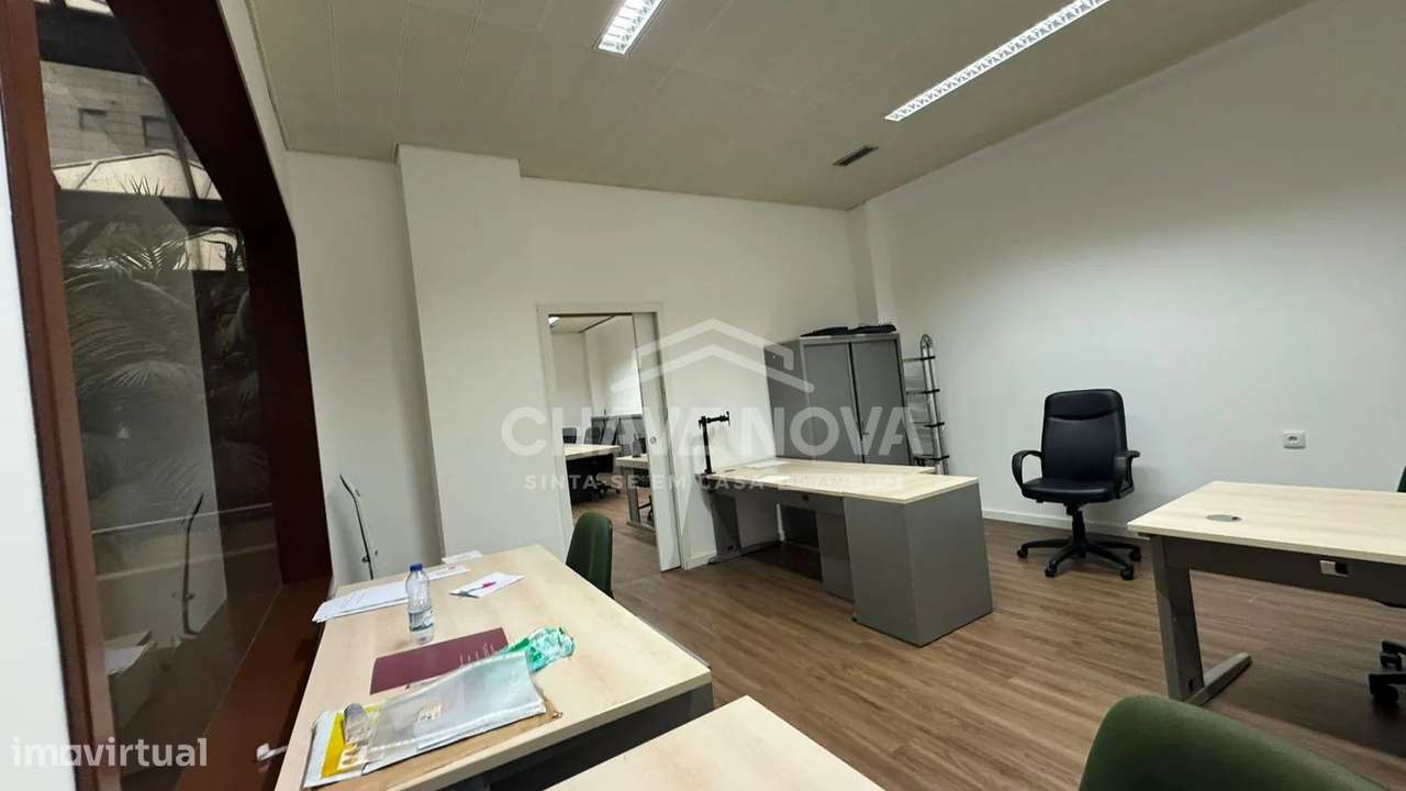 Escritório c/ 37m2 em frente a Estação Metro Galiza (Porto) - Grande imagem: 5/12