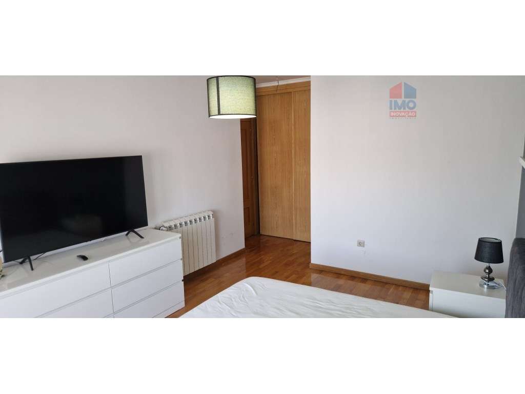 APARTAMENTO T2 COM DUAS FRENTES, SOTÃO E GARAGEM | VILA REAL-5