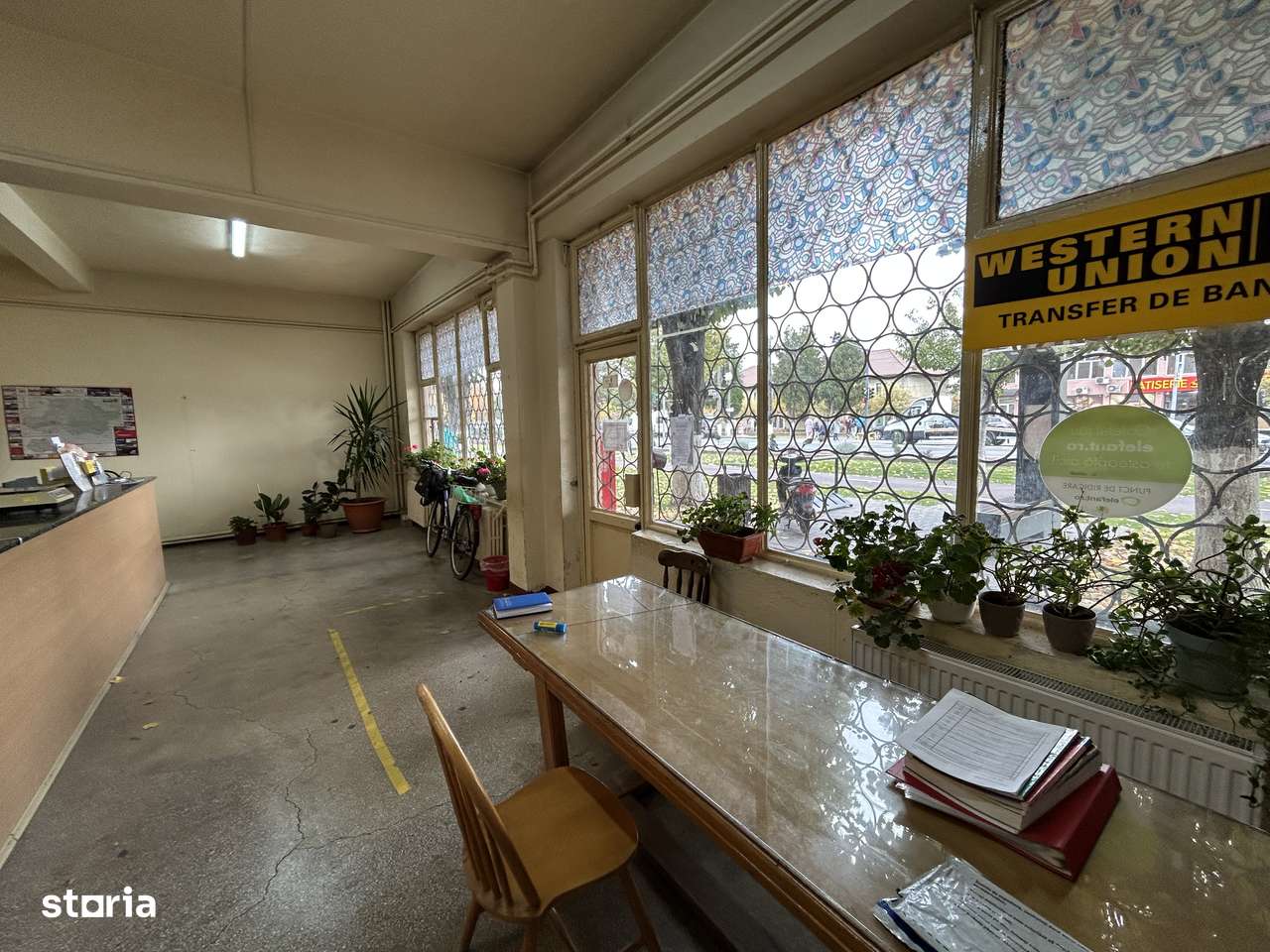 Vand spatiu comercial,actualmente POSTA din Chisineu Cris, din centru.-10