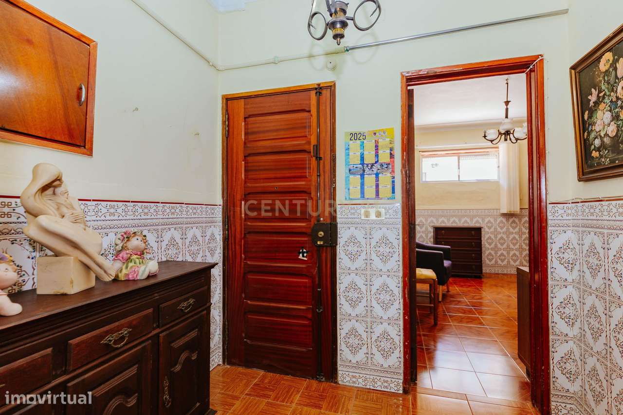 Apartamento T1 para Remodelação Total, Alto Seixalinho, Barreiro - Grande imagem: 5/12