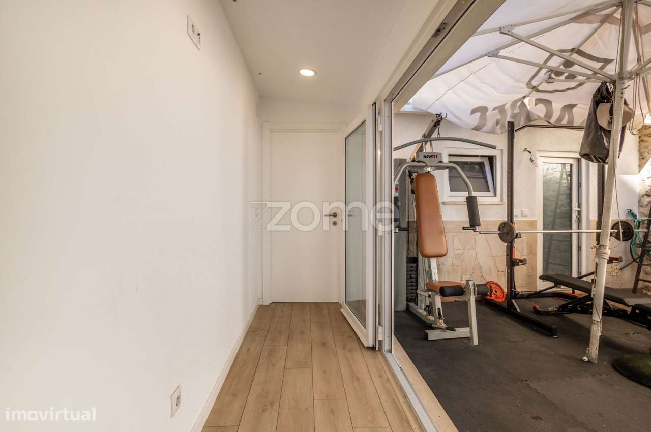 Prédio com grandes áreas no Centro de Leiria-11