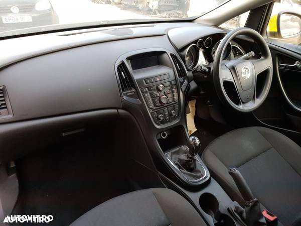 Dezmembrez Opel Astra J 2011 1.7cdti A17DTR - 5