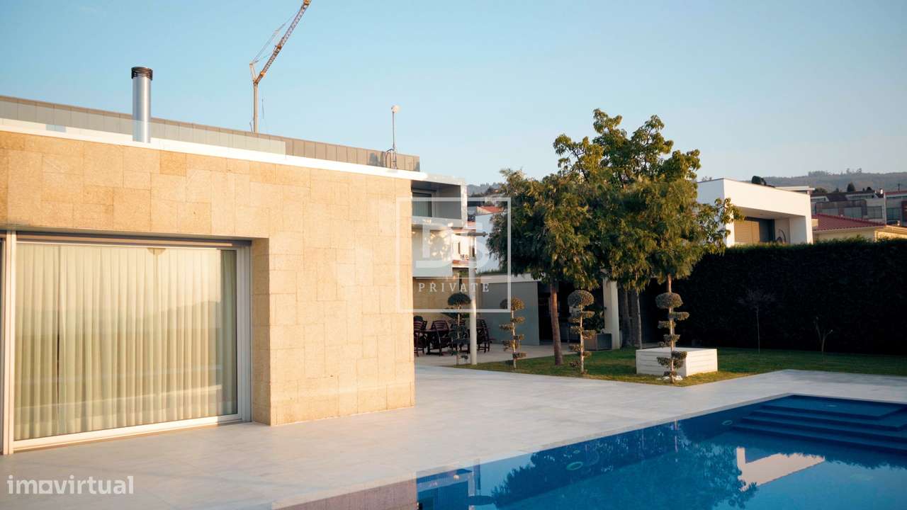 Requinte e Bom Gosto - Moradia Nogueiró_Braga - Grande imagem: 4/27