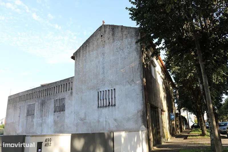 Imóvel constituido por 2 frações a 2 minutos do centro da cidade Braga-4