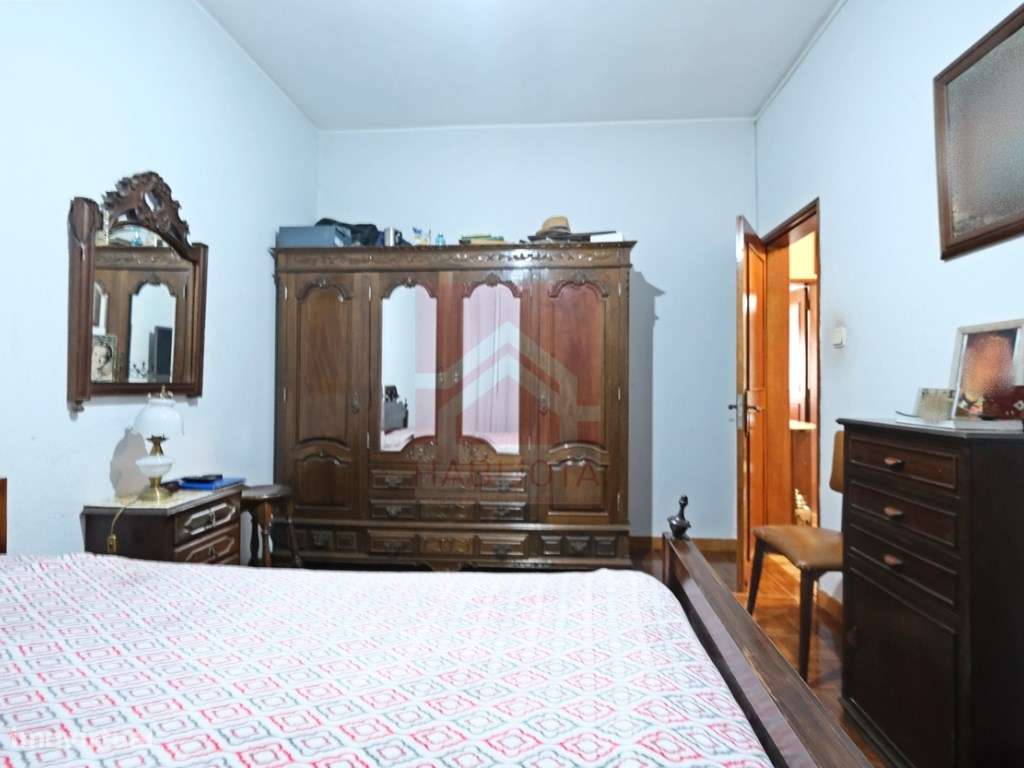 Moradia V3+1 em Fânzeres-16