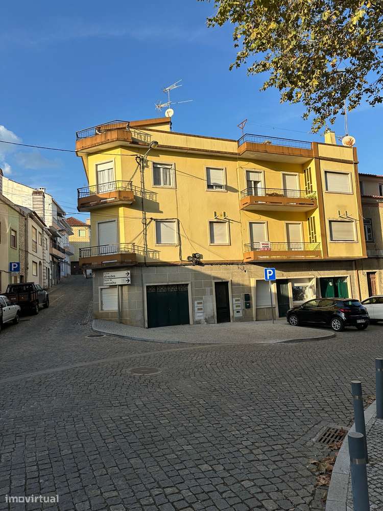 Apartamento T3+2, com 3 casas de banho e garagem-21