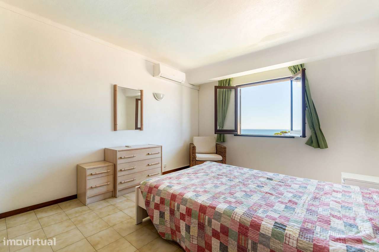 Elevado Potencial: último piso com vista mar, a 200 m da praia-17