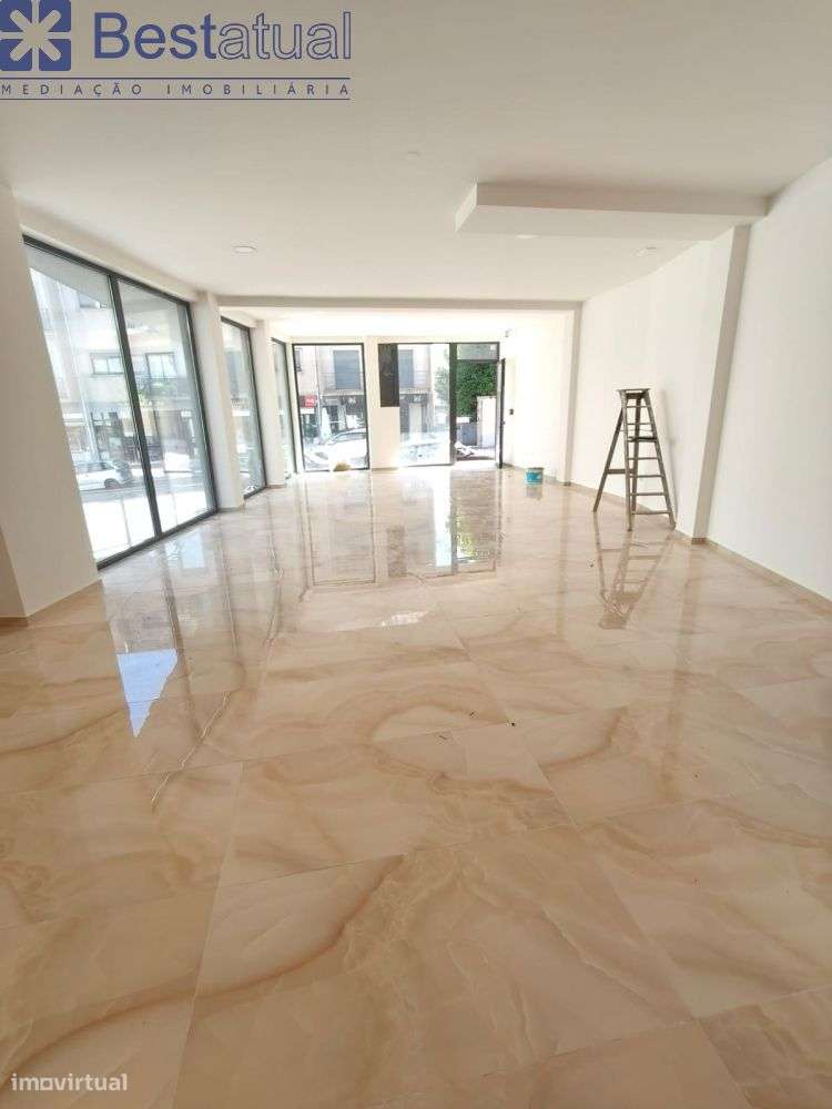 Loja C/80 m2 com 1 Lugar de Garagem-5