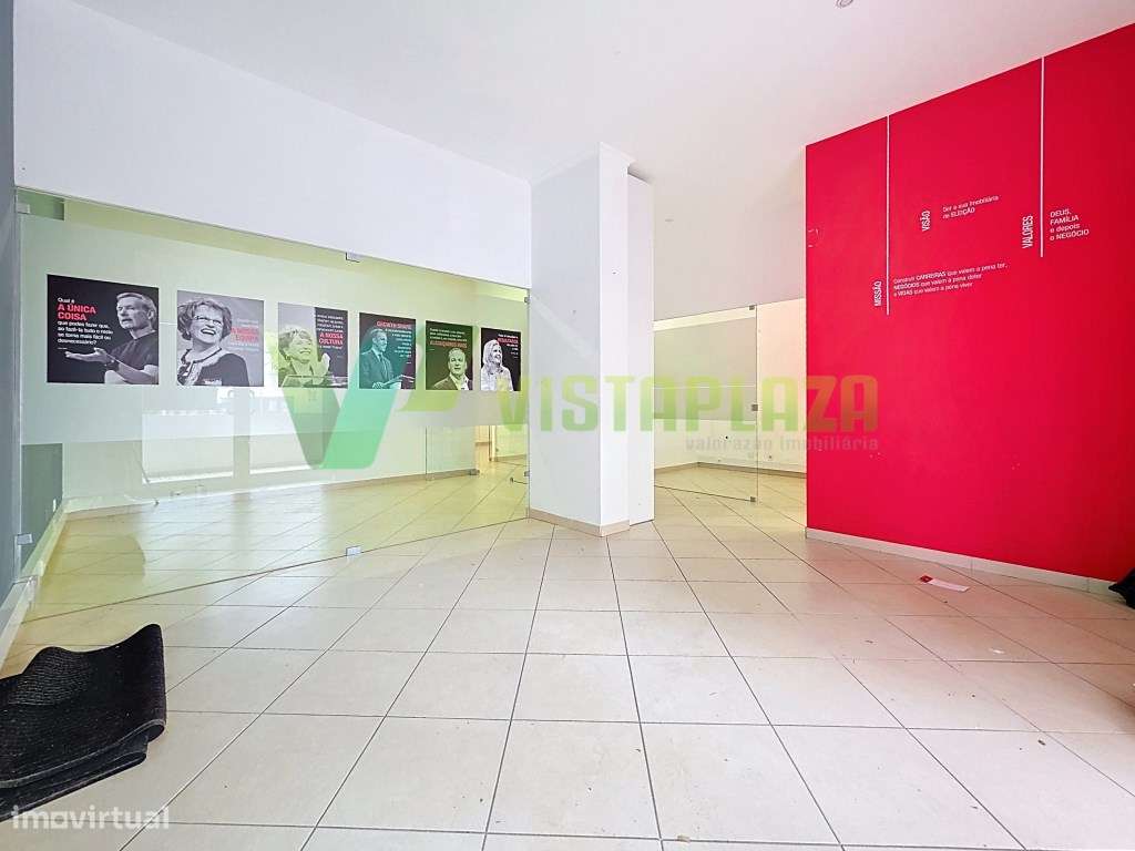 Loja em Portimão com 277 M2 e 2 lugares de estacionamento na Horta ... - Grande imagem: 4/25