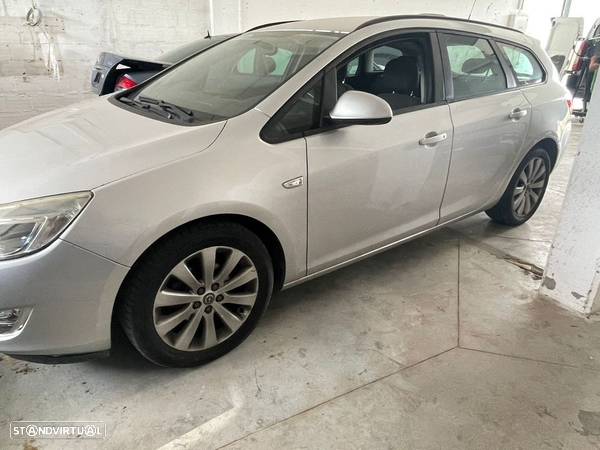 Opel Astra J Gasóleo ano 2011 para peças - 2