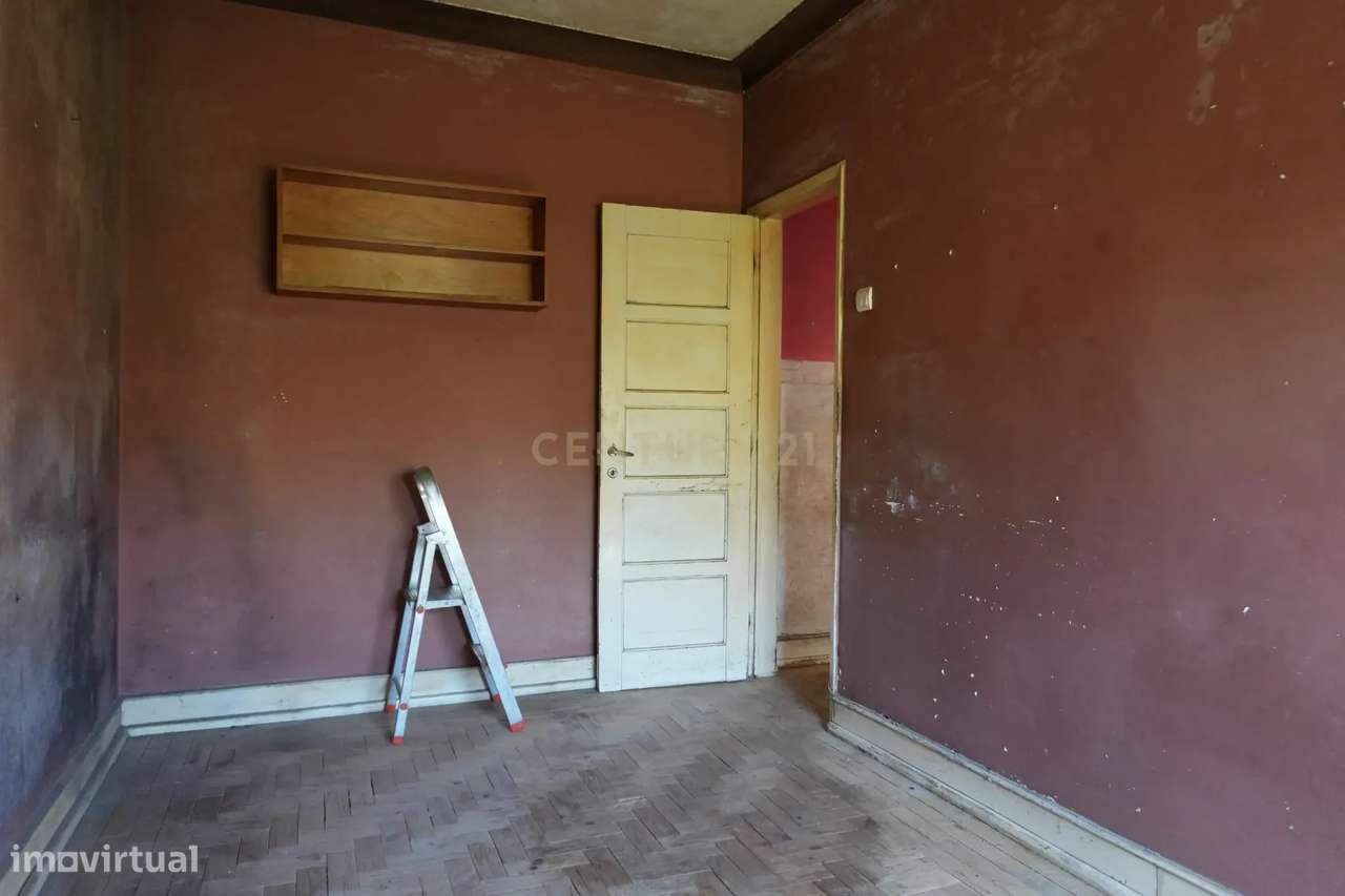 Apartamento T2 para Recuperação em Almada, Cova da Piedade-13