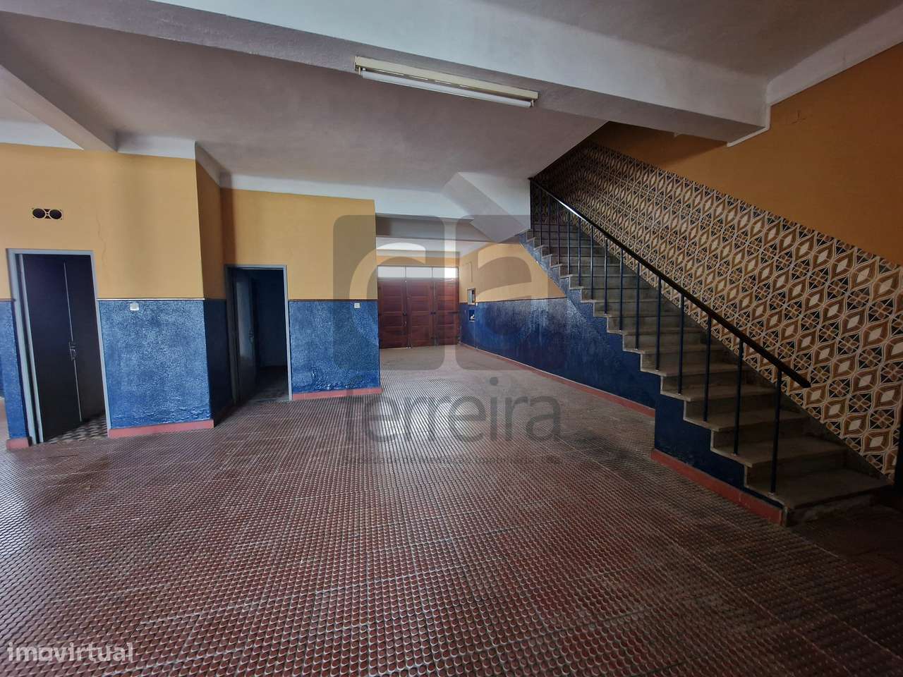 Moradia T4+2 em Almeirim com garagem e quintal-37