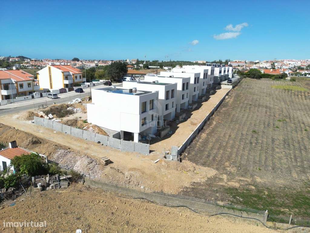 Moradia T4 nova com piscina e de Design moderno, em Mafra.-44